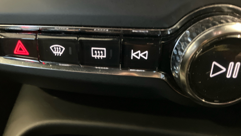 Volvo XC40 2.0 B3P Core 5dr Auto Petrol Estate